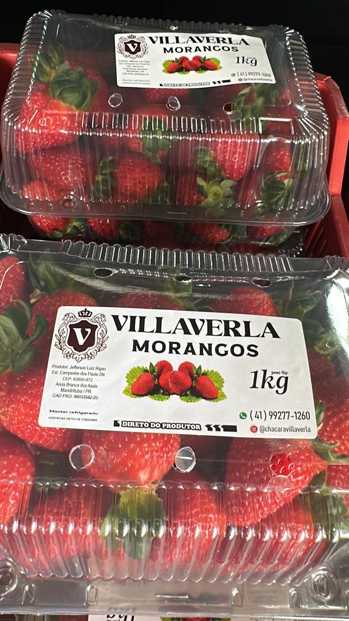 Embalagens de morangos Villaverla empilhadas