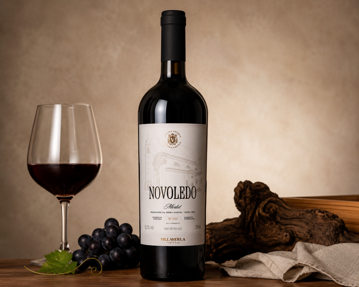 Garrafa do vinho Novoledo ao entardecer